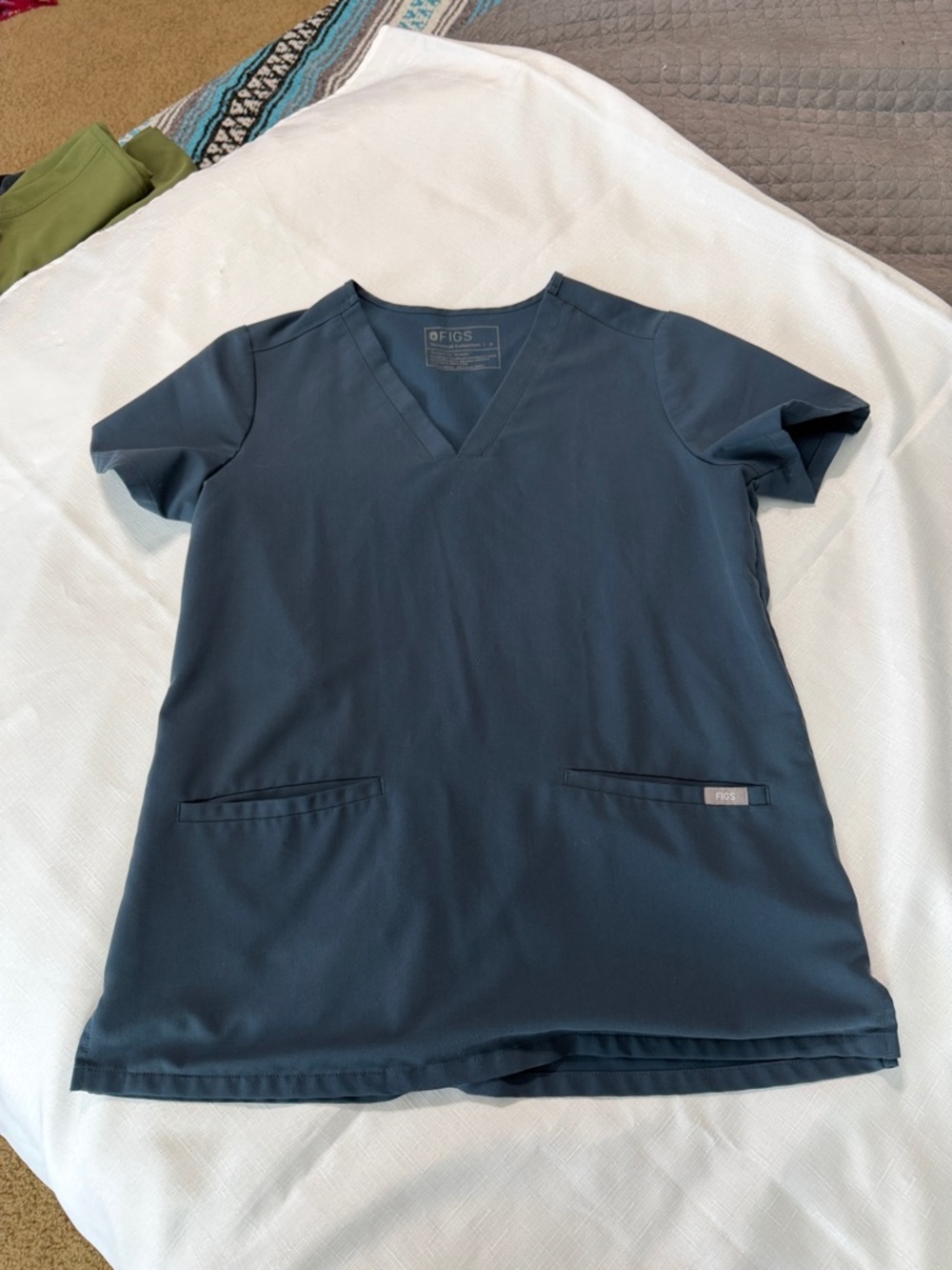 Figs Dark Harbor Casma scrub top